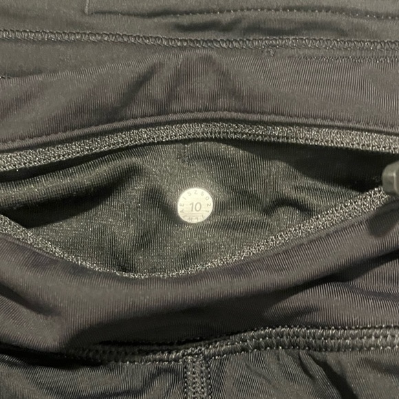 Lululemon black shorts with liner and inseam 2 size 10 - Picture 3 of 3